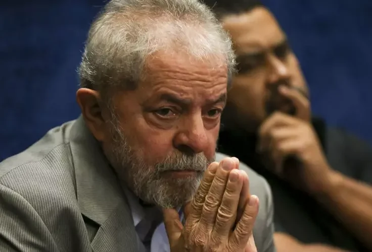 Políticos se aproximam da imagem de Lula para tentar vencer eleições em Alagoas