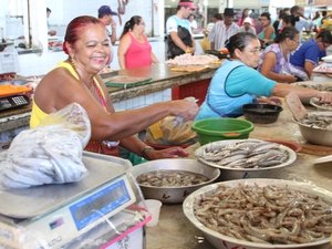 Mercado da Produção tem grande movimento às vésperas do feriado