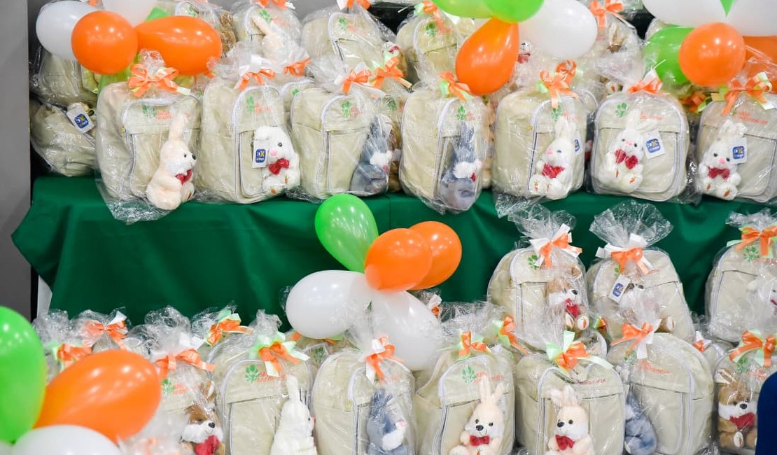 Prefeitura de Arapiraca realiza segunda entrega de enxovais do Projeto Mãe Arapiraquense