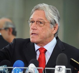Após lançá-lo como sucessor em 2014, Téo Vilela agora pede votos para rival de Júlio Cézar