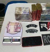 Casal tenta fugir de abordagem policial e acaba preso com três quilos de maconha