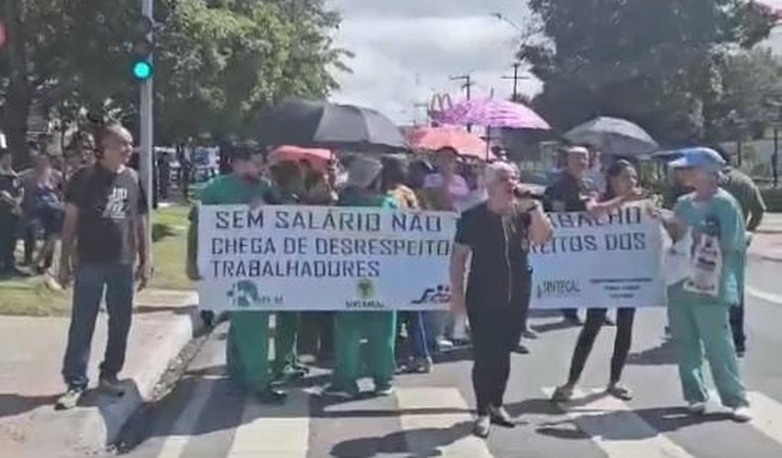 [Vídeo] Trabalhadores do Hospital Veredas voltam a bloquear Av. Fernandes Lima