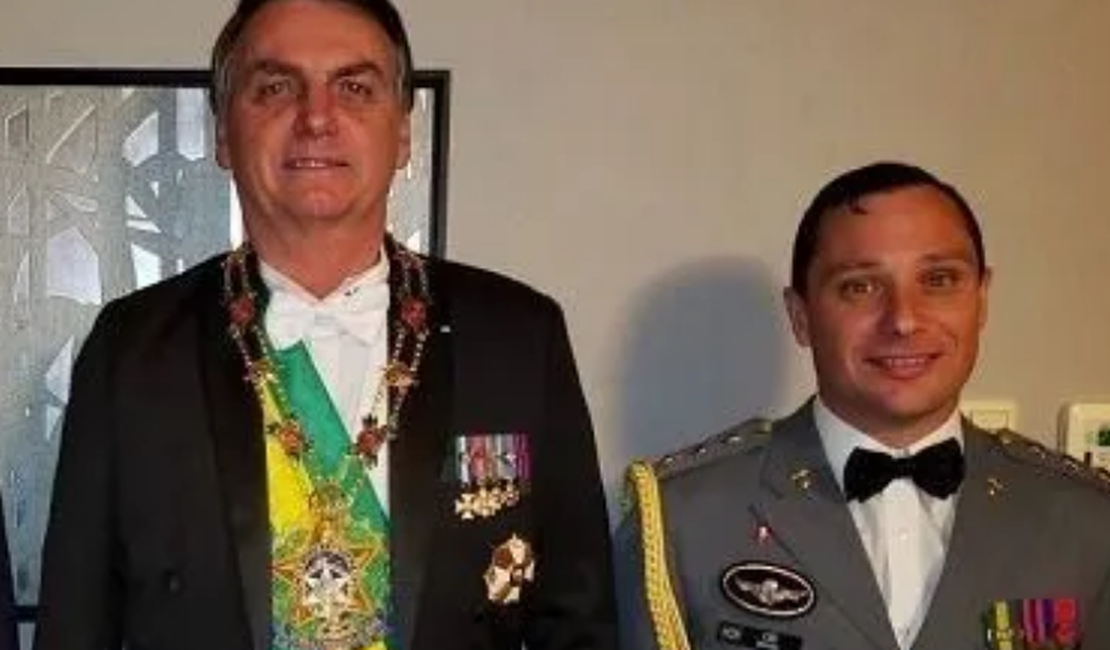 PF faz busca e apreensão na casa de Bolsonaro e prende ex-ajudante de ordens Mauro Cid