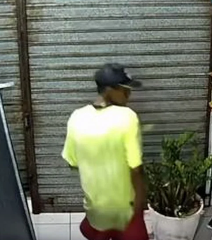 ‘Neguinho’ é flagrado por câmeras furtando frigorífico em Palmeira dos Índios