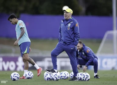 Ancelotti manda recado para Neymar: 'Tem seis meses para chegar à lista final'