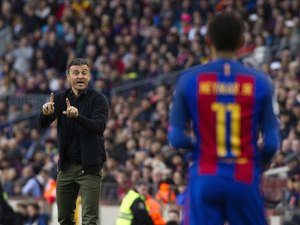 Neymar comemora aniversário e recebe elogios do técnico do Barcelona: 'é vital'