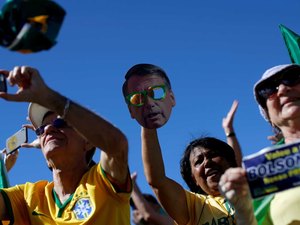 Manifestação em apoio a Moro leva milhares de pessoas a Copacabana