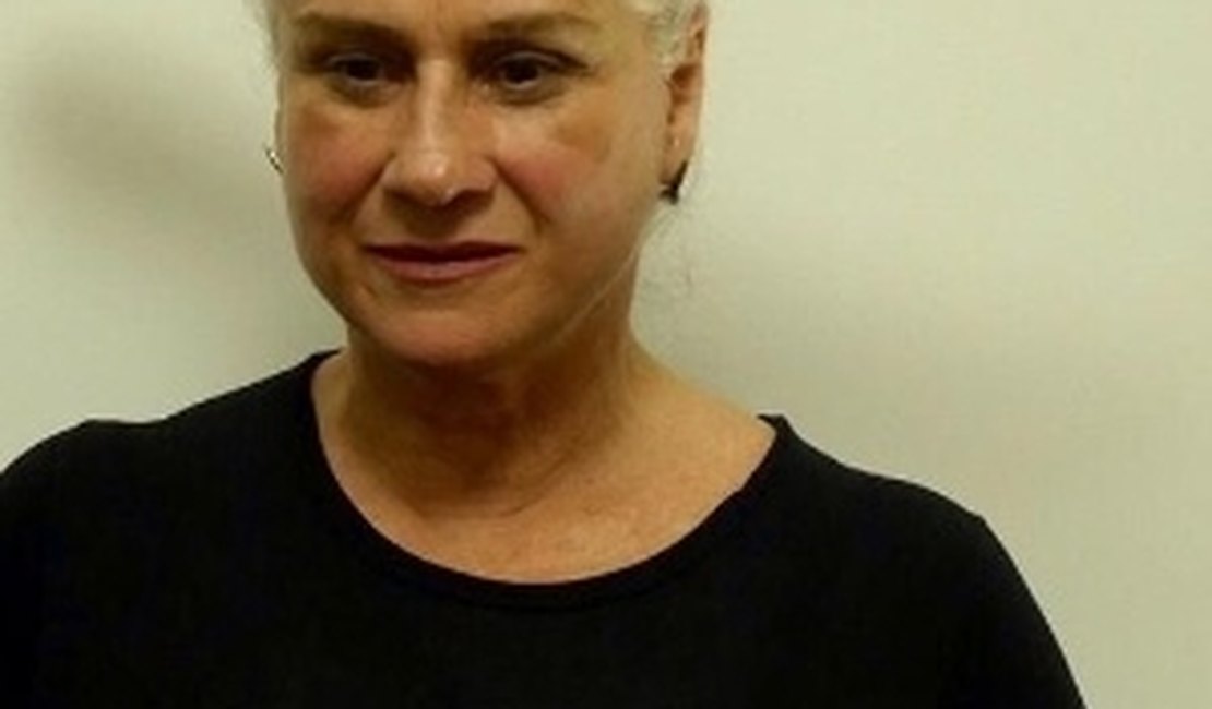 Após camisinha, Vera Holtz cria um coque com baguete