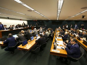 Comissão especial retoma debate sobre reforma da Previdência