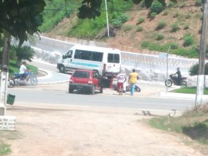 Colisão entre veículos deixa motoqueiro ferido em Porto Calvo