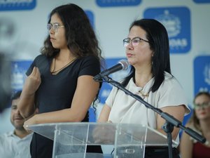 Governo assina ordens ordens de serviço e garante Creche Cria e duas Escolas do Coração em Maceió