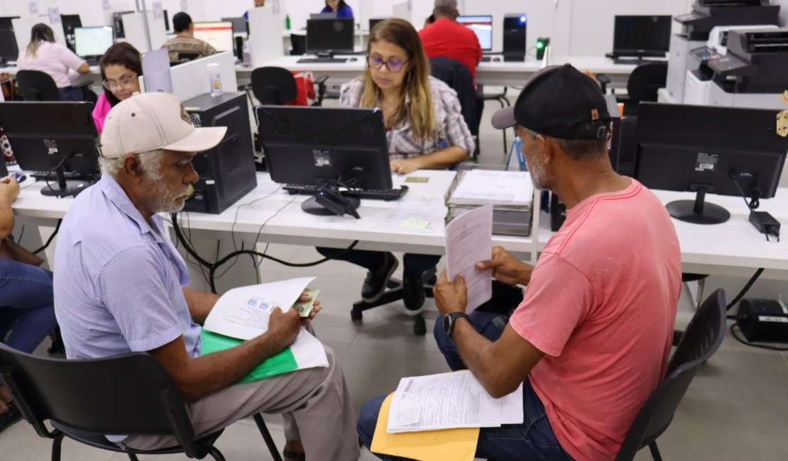 Casal e MPAL realizam ação de cadastro na Tarifa Social em residenciais de Arapiraca