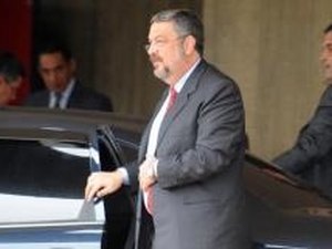 PT diz que prisão de Palocci foi seletiva; para governistas, medida era esperada