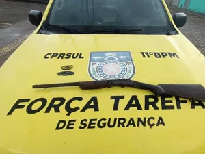 Em Penedo, suspeitos fogem ao perceber presença da polícia e deixam espingarda para trás