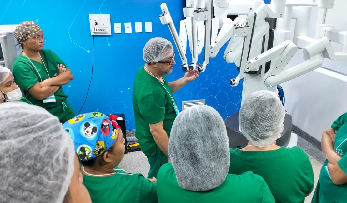 Instrumentadoras participam de treinamento em cirurgia robótica