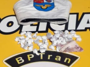 Homem é preso com 47 bombinhas de maconha no Trapiche