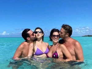 Dani Calabresa e Fábio Porchat posam juntos em viagem de férias no Caribe