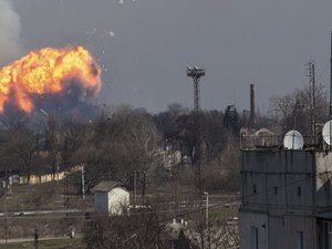 Armazém de armas do Governo da Síria é alvo de forte explosão