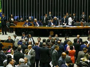 Velhos nomes, evangélicos e policiais dominarão nova Câmara, diz levantamento