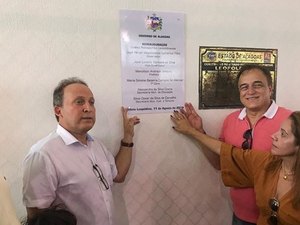 Prefeito de Colônia Leopoldina inaugura ginásio do Estado sem obra ser concluída