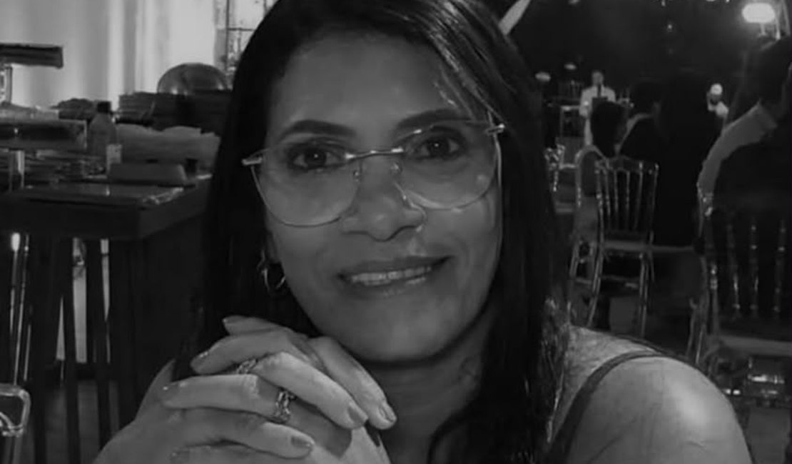 Mulher morre após perder o controle de moto e colidir contra poste na AL-115