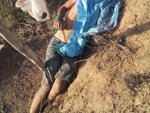 Jovem tem mãos amarradas e é morto a golpes de facão 