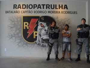 Garoto de 11 anos realiza sonho e conhece batalhões da Polícia Militar