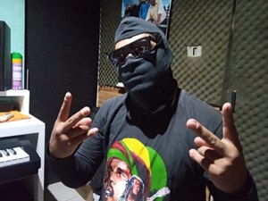 Rapper arapiraquense se lança na carreira, mas prefere manter identidade em suspense