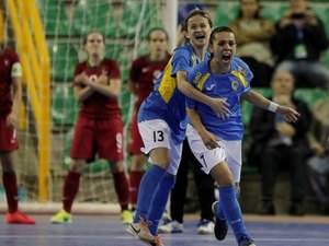 Brasil derrota Portugal e é penta no futsal feminino