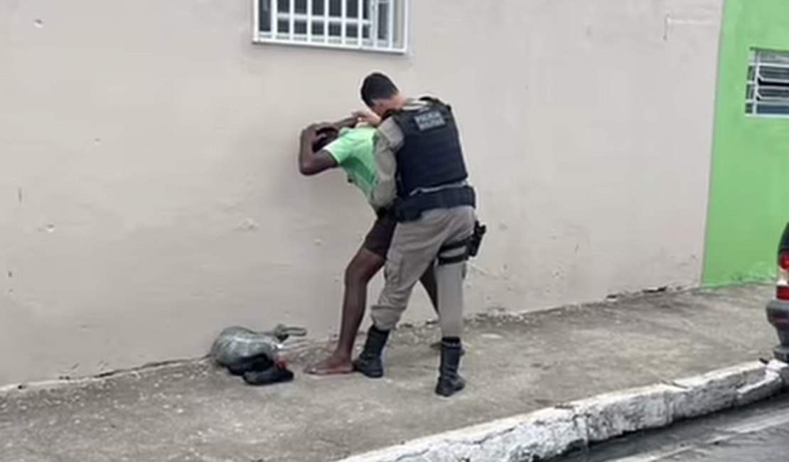 Homem que invadiu loja e furtou calçados no Centro de Arapiraca é preso durante ação da PM