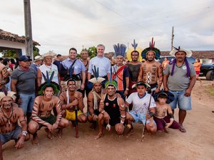 Collor garante investir na educação e saúde para comunidades indígenas e quilombolas