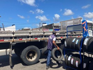 Vigilância Sanitária realiza ação de recolhimento de pneus em diversos bairros da capital