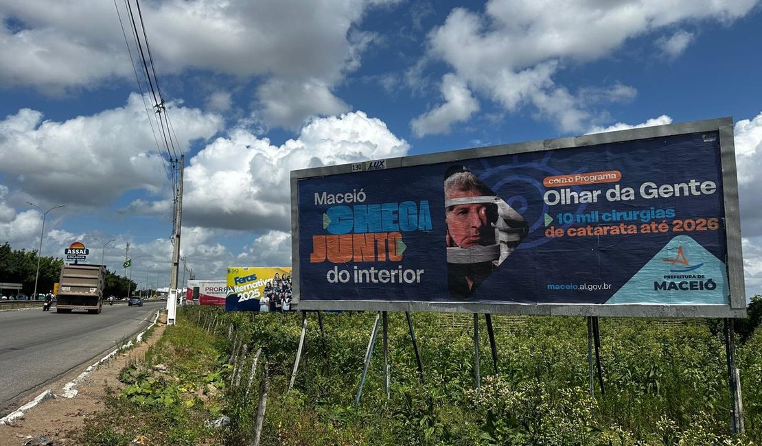 Outdoor com programa de JHC em Maceió é visto em Arapiraca