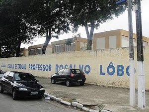 Homem é assassinado com 15 tiros em frente a escola do bairro da Jatiúca