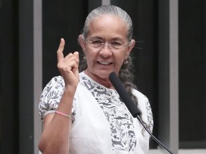 De volta à Brasília, Heloísa Helena dispara contra Lula e Bolsonaro em primeiro discurso