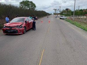 Dois carros colidem enquanto trafegavam pela rodovia AL - 220