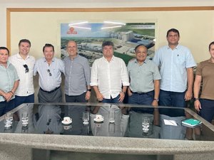 Ronaldo Lopes dialoga com empresários do Grupo Coringa sobre investimentos em Penedo