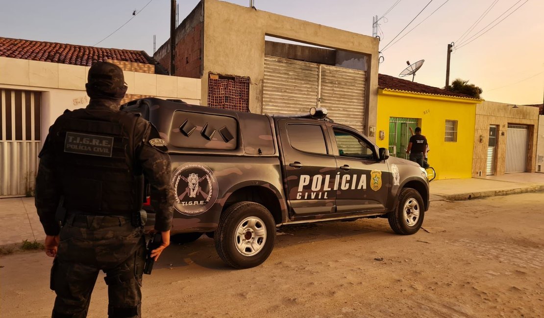 Operação em Arapiraca de combate ao tráfico de drogas  cumpre 21 mandados judiciais