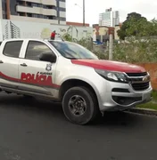 Homem reage à abordagem policial, entra em confronto e acaba preso por tráfico em Ipioca