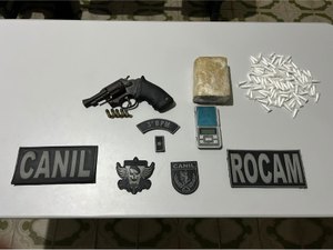 Denúncia anônima leva polícia a esconderijo de homem suspeito de homicídio em Arapiraca