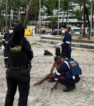 Homem é resgatado do mar e alega que estava sendo perseguido na Ponta Verde