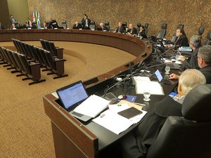 Julgamento de prefeito alagoano acusado de agredir esposa é suspenso