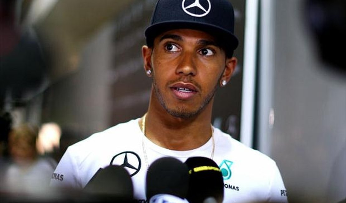 Hamilton abdica do nº 1 em sua Mercedes para o próximo ano
