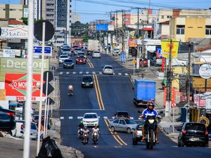 Nova sinalização em vias beneficiam bairros de Maceió