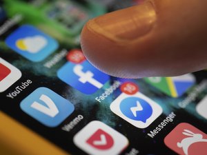 41,2% dos brasileiros das classes C e D trocaram de celular na pandemia