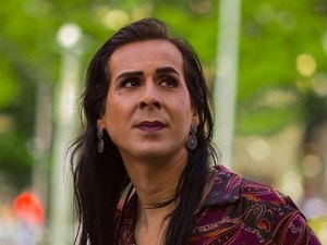 Professora trans que tentou Senado engravida a mulher: 'o nome será neutro'