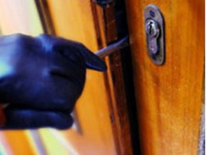 Homem invade duas residências em Arapiraca e furta dinheiro e celular
