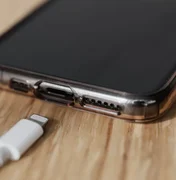 Incêndio iniciado em celular atinge apartamento no bairro do Farol, em Maceió