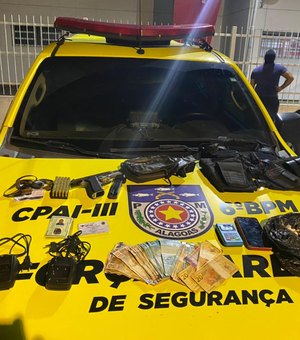 Dupla é detida com drogas e R$ 2.465,00 em São Miguel dos Milagres