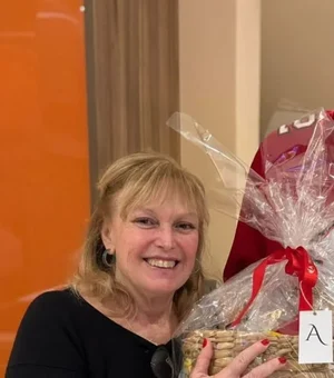 Oscar Schmidt homenageou esposa ao entrar para o hall da fama do basquete: 'minha melhor pessoa'